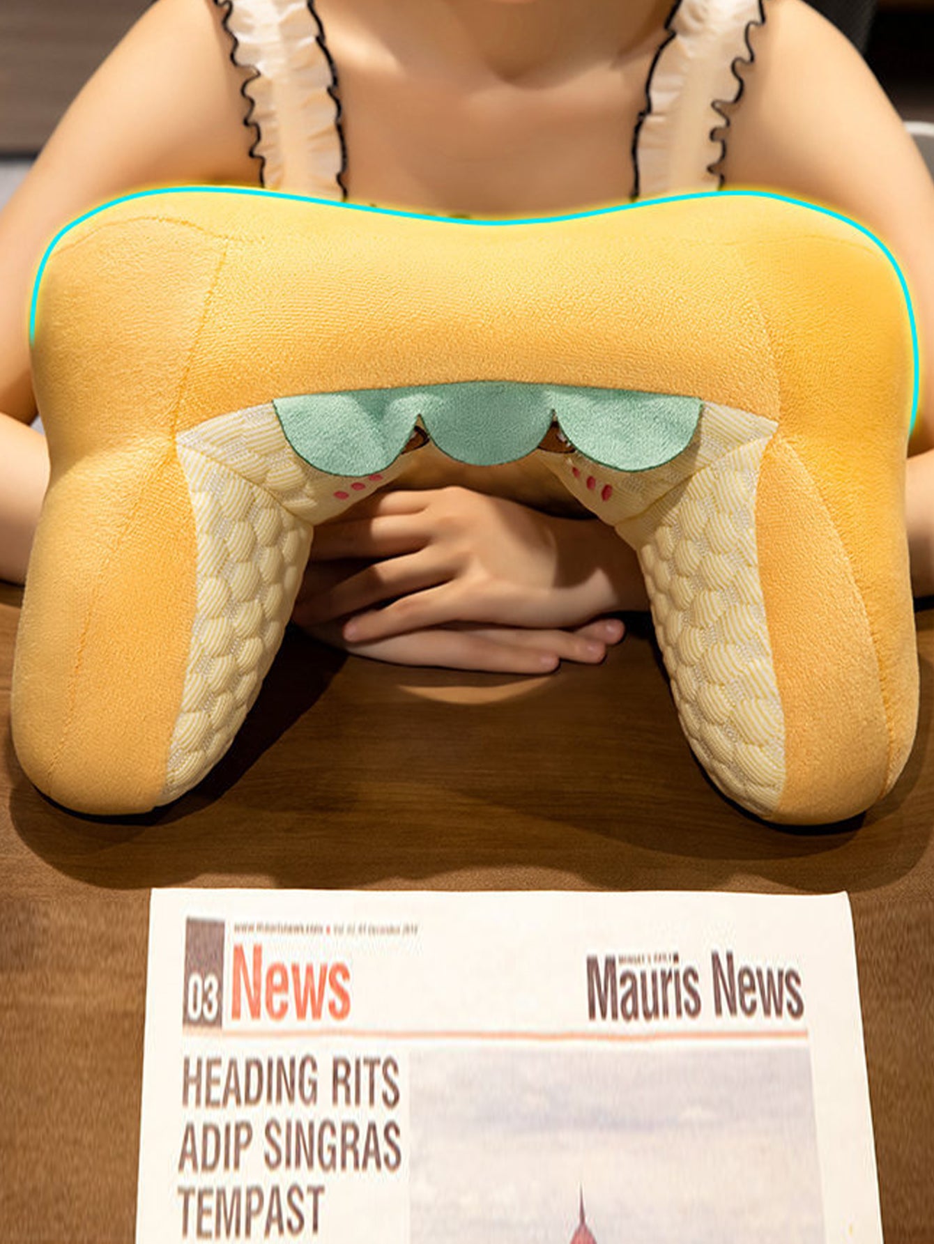 Office workstation lunch break ice bean pillow