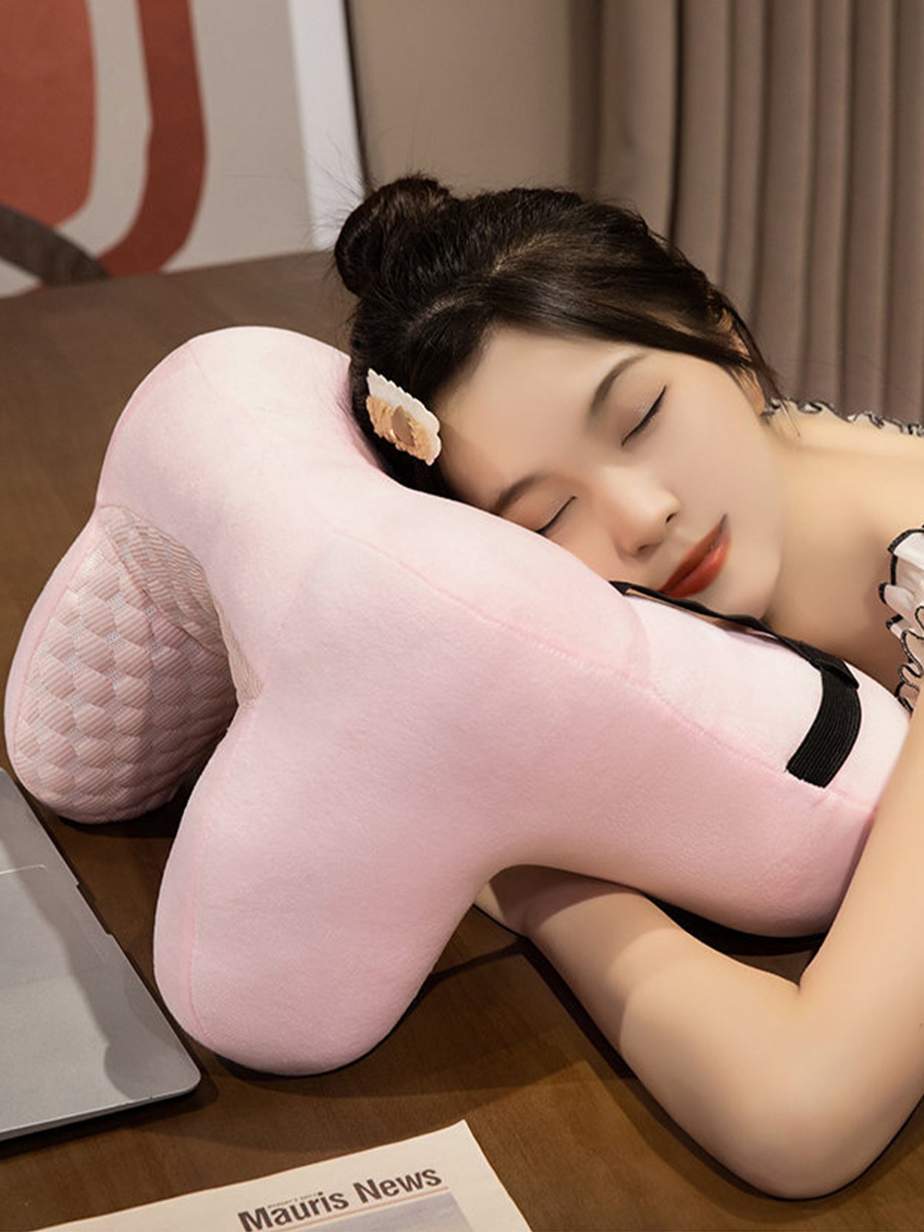 Office workstation lunch break ice bean pillow