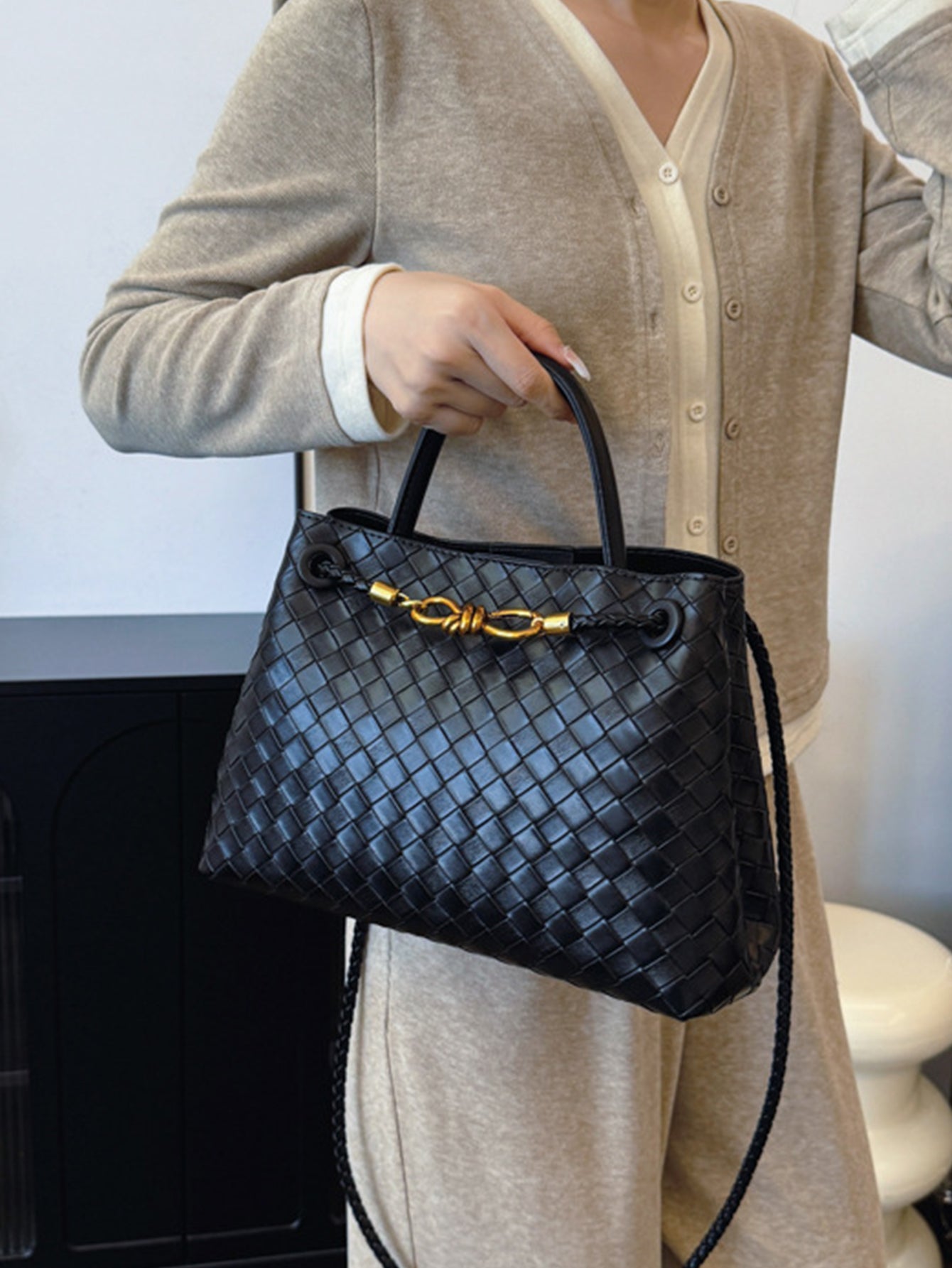 Fashionable and versatile large-capacity woven handbag