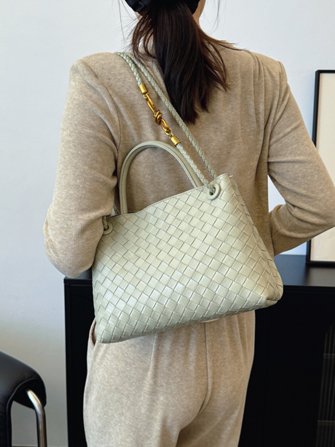 Fashionable and versatile large-capacity woven handbag