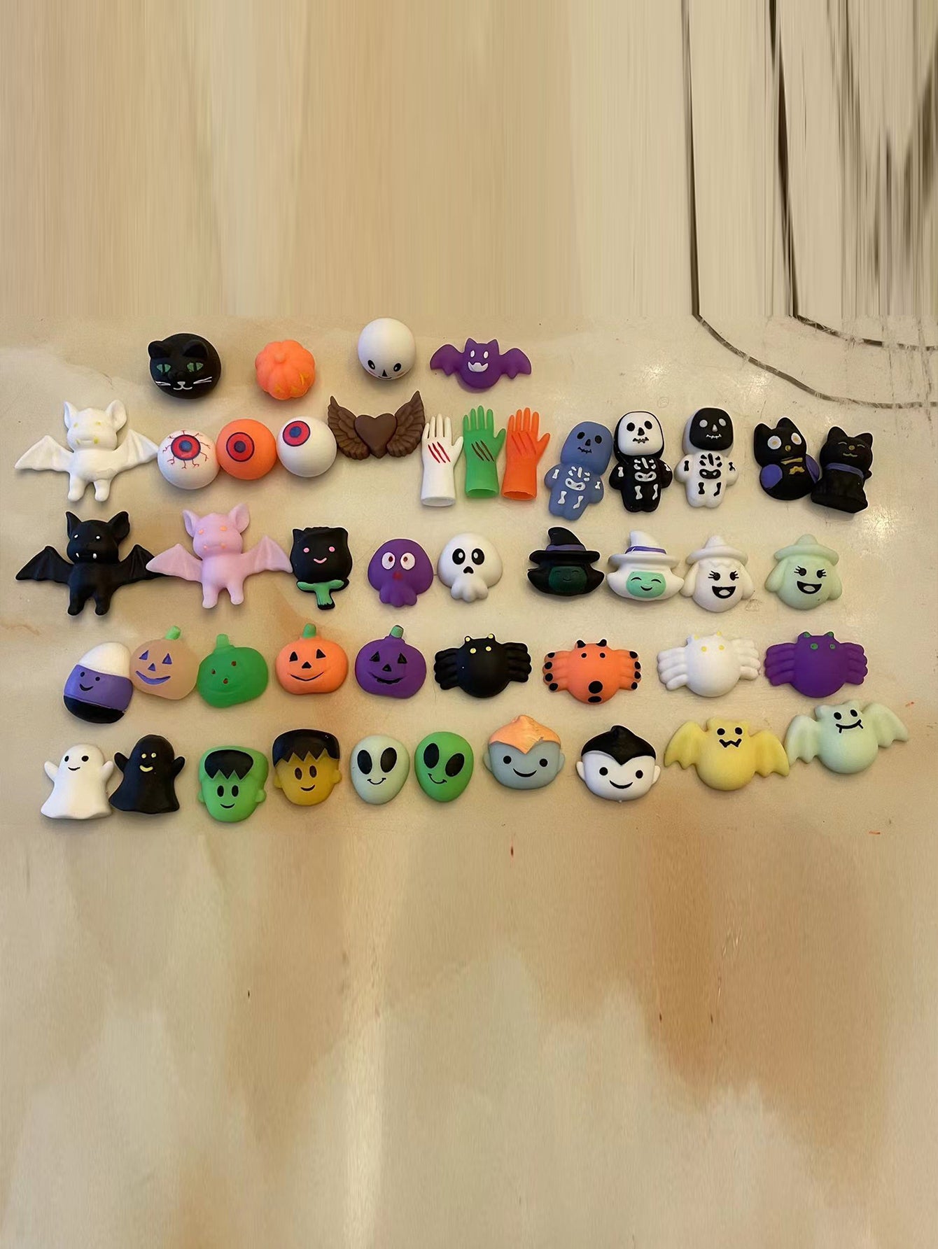 Halloween Squeeze Blind Box - 24 soft