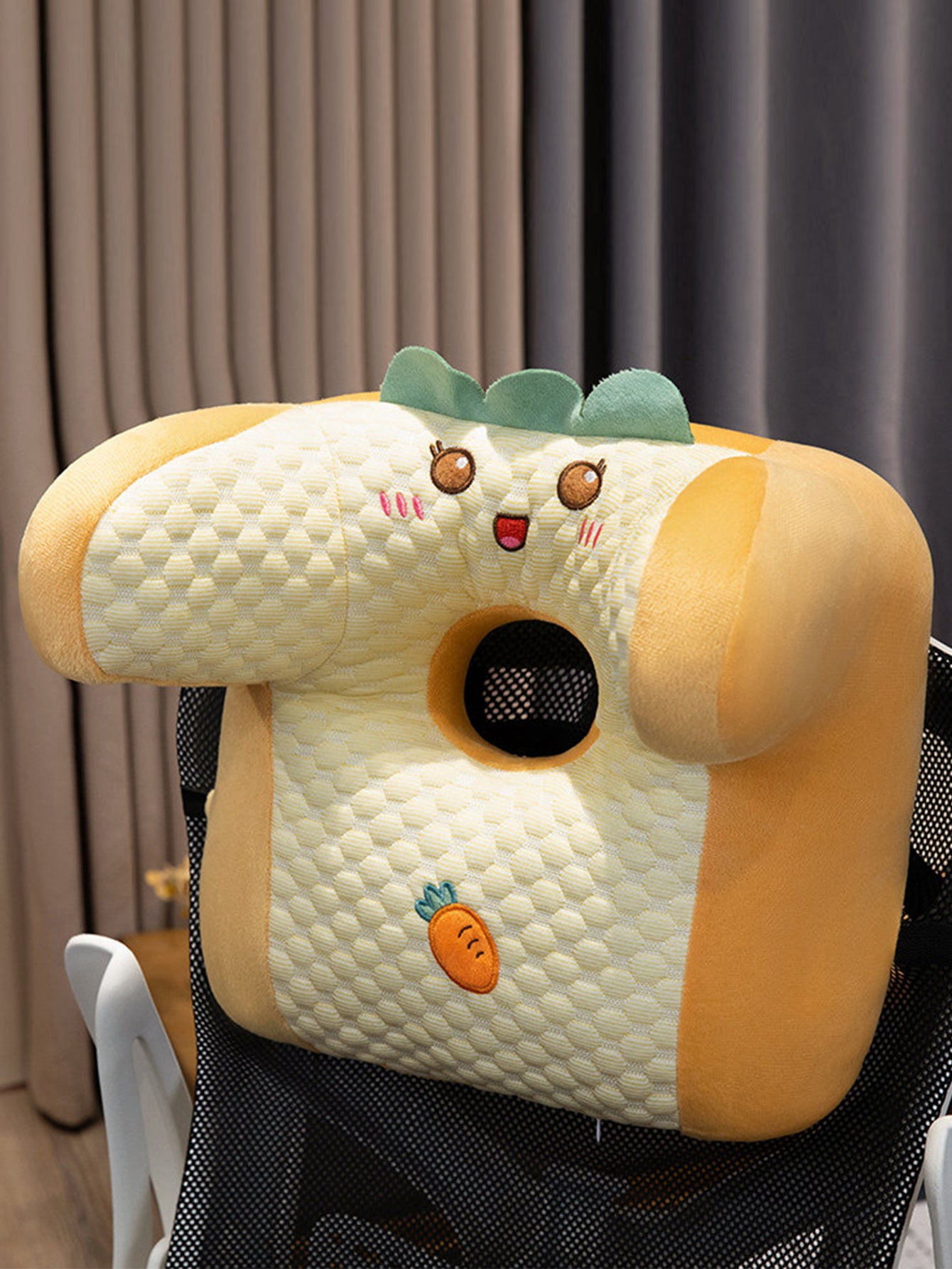 Office workstation lunch break ice bean pillow