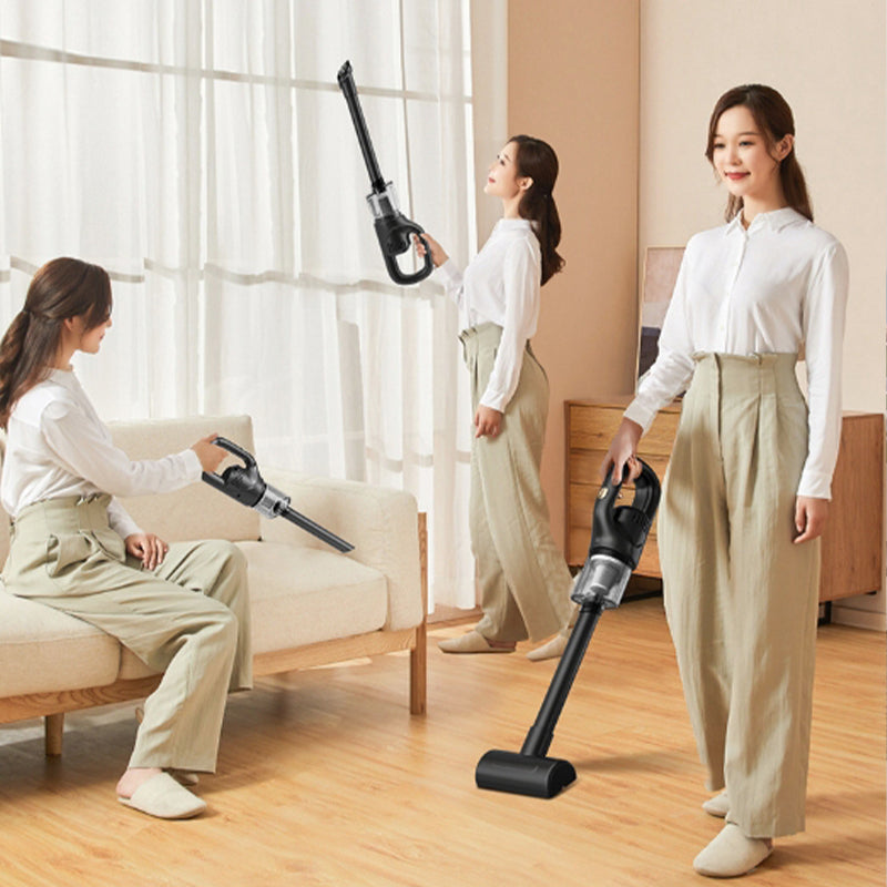 Wireless charging vacuum cleaner
