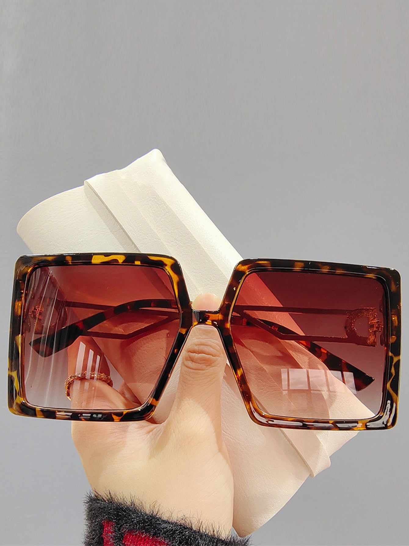 Oversized frame women's sunglasses