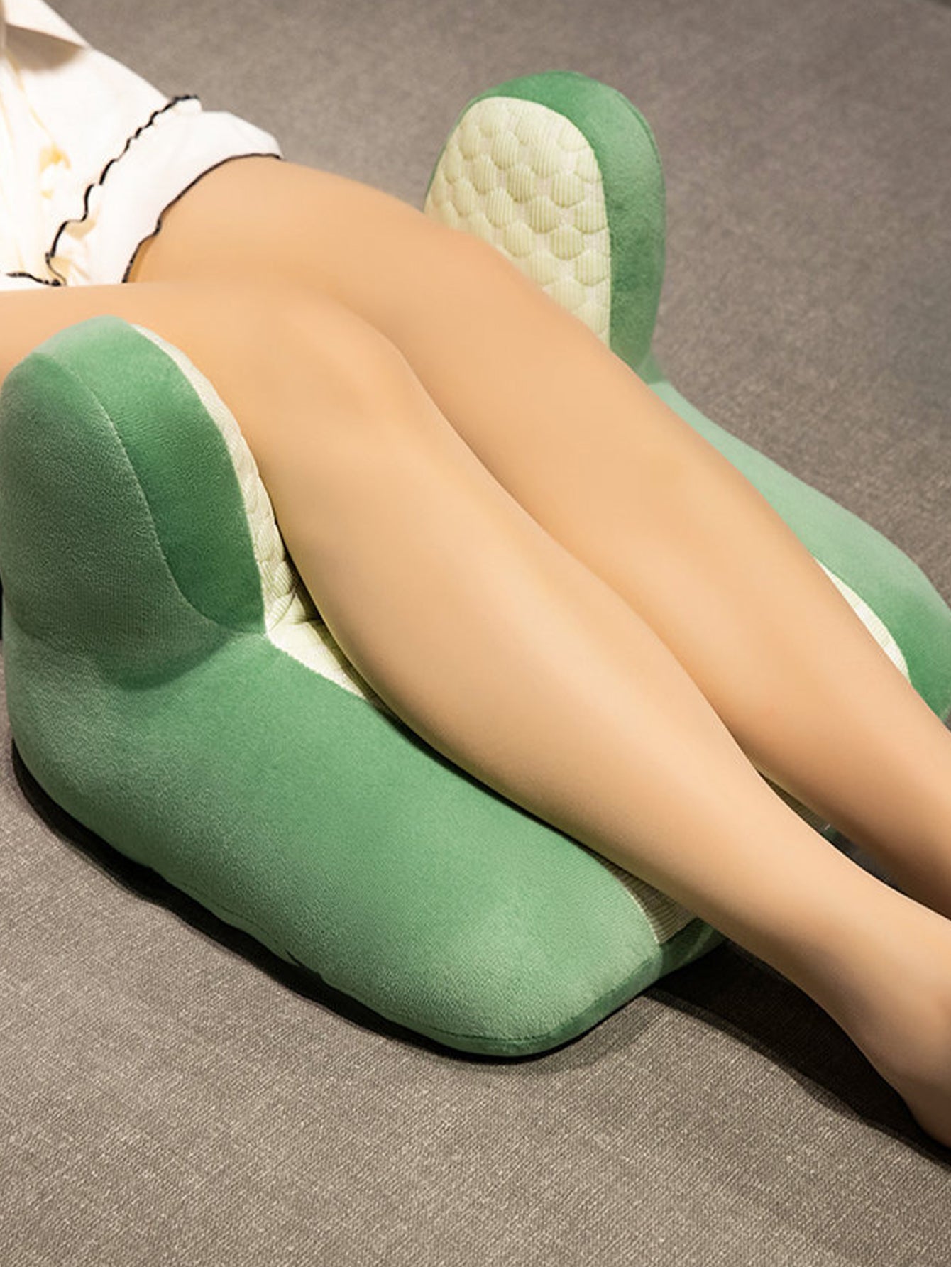 Office workstation lunch break ice bean pillow