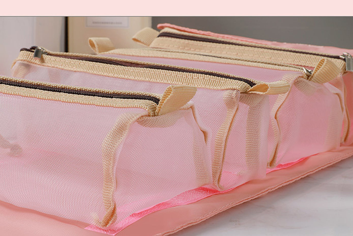 Detachable mesh toiletry bag