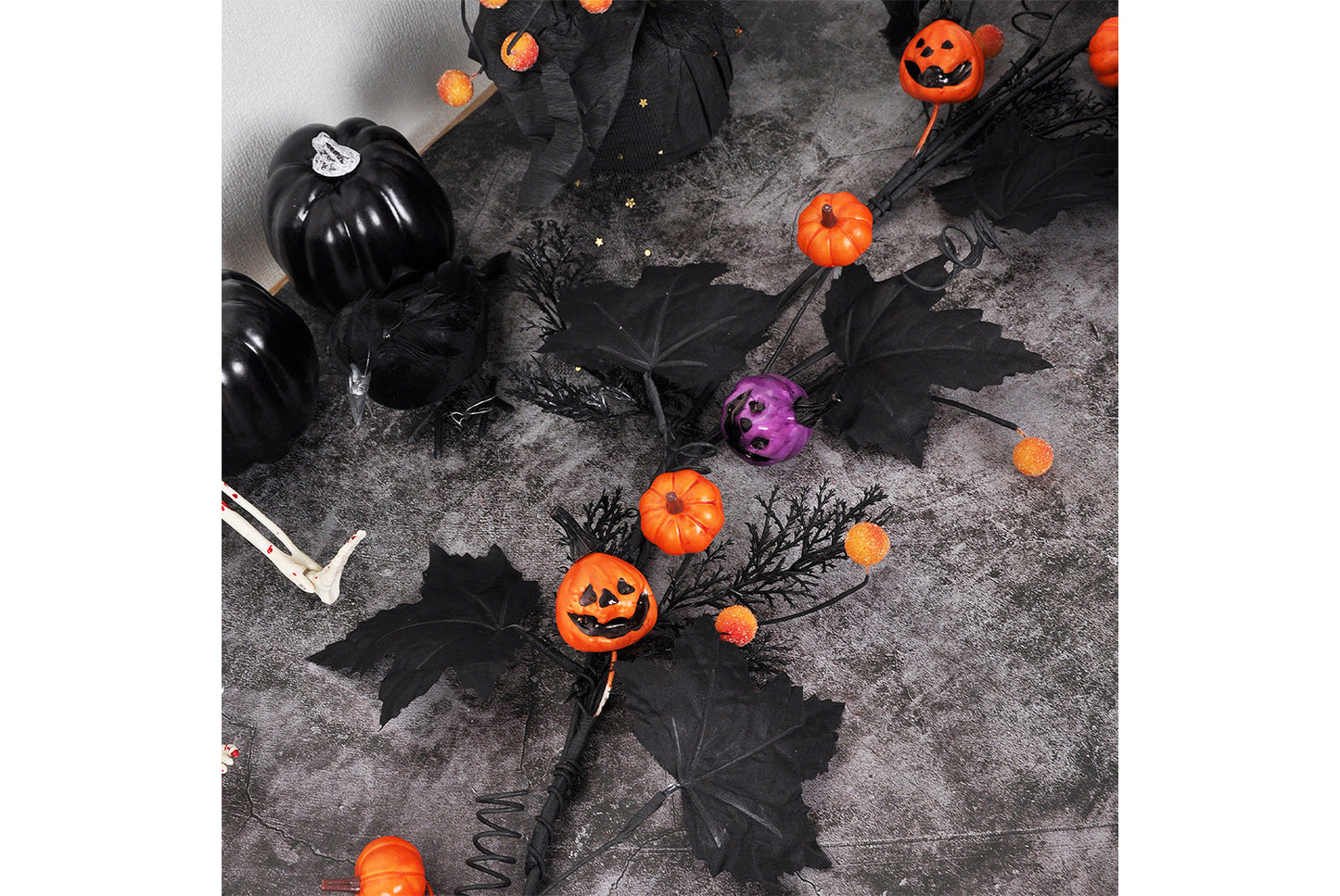 **Simulated Maple Leaf Vines Decoration