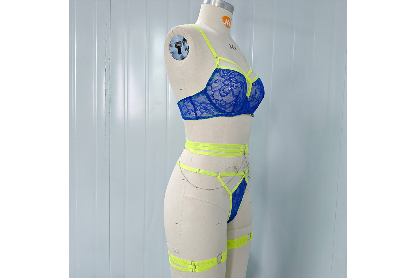 Sexy Lace Strapless Chain Bra Set