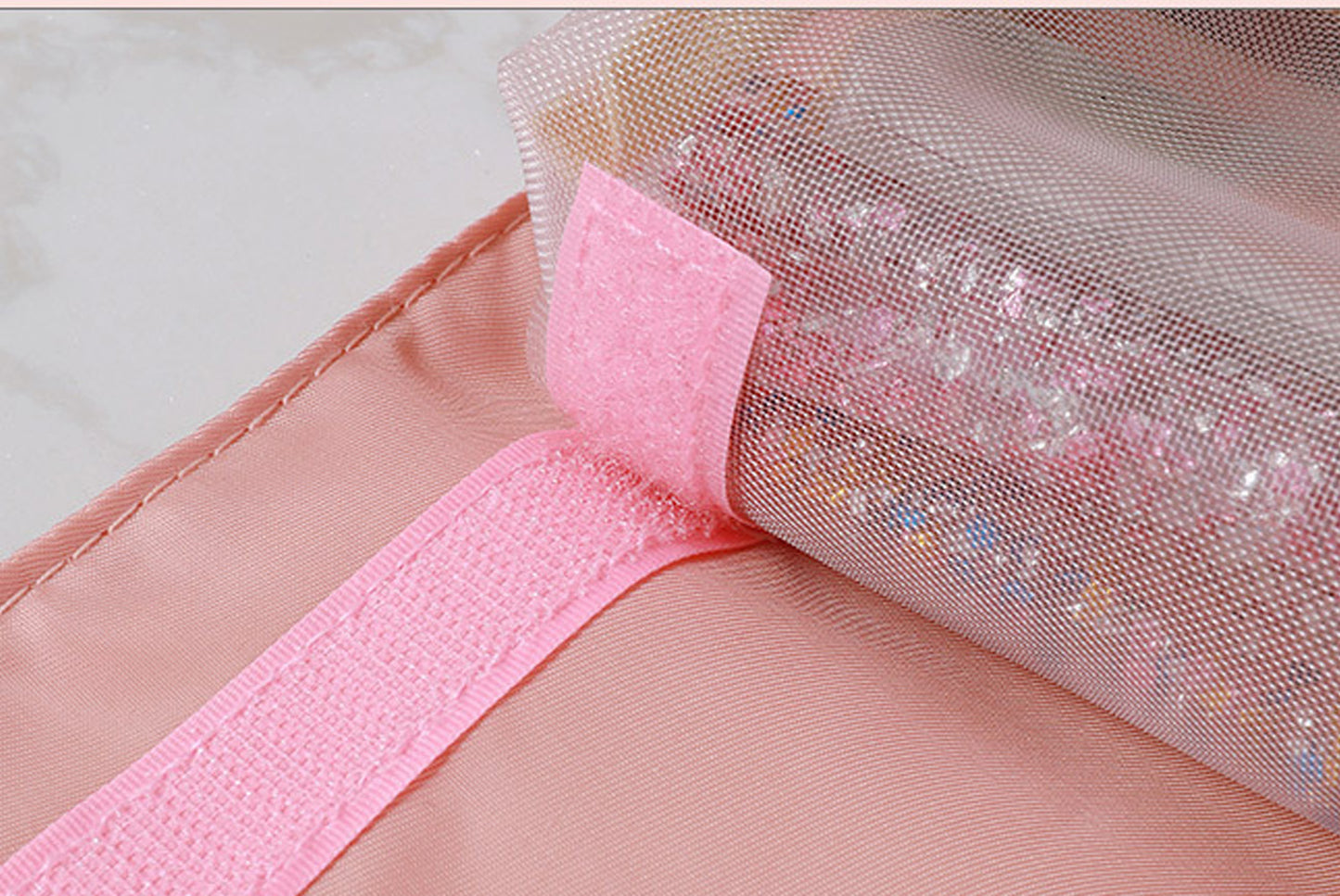 Detachable mesh toiletry bag