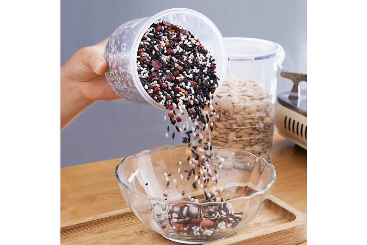 Sealed storage can set