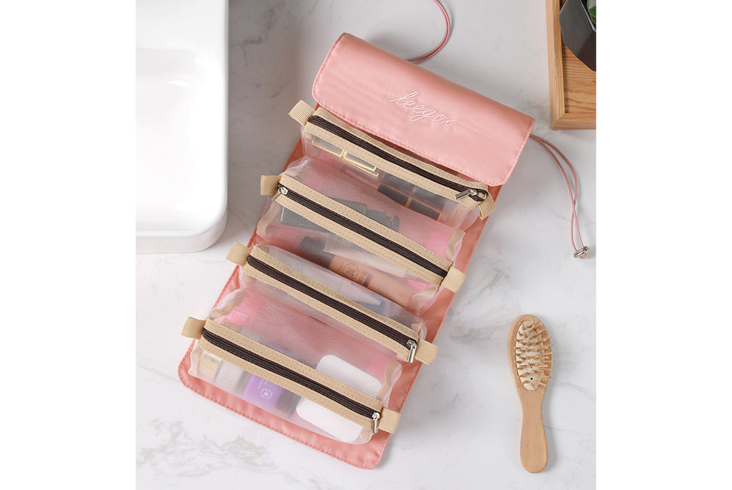 Detachable mesh toiletry bag