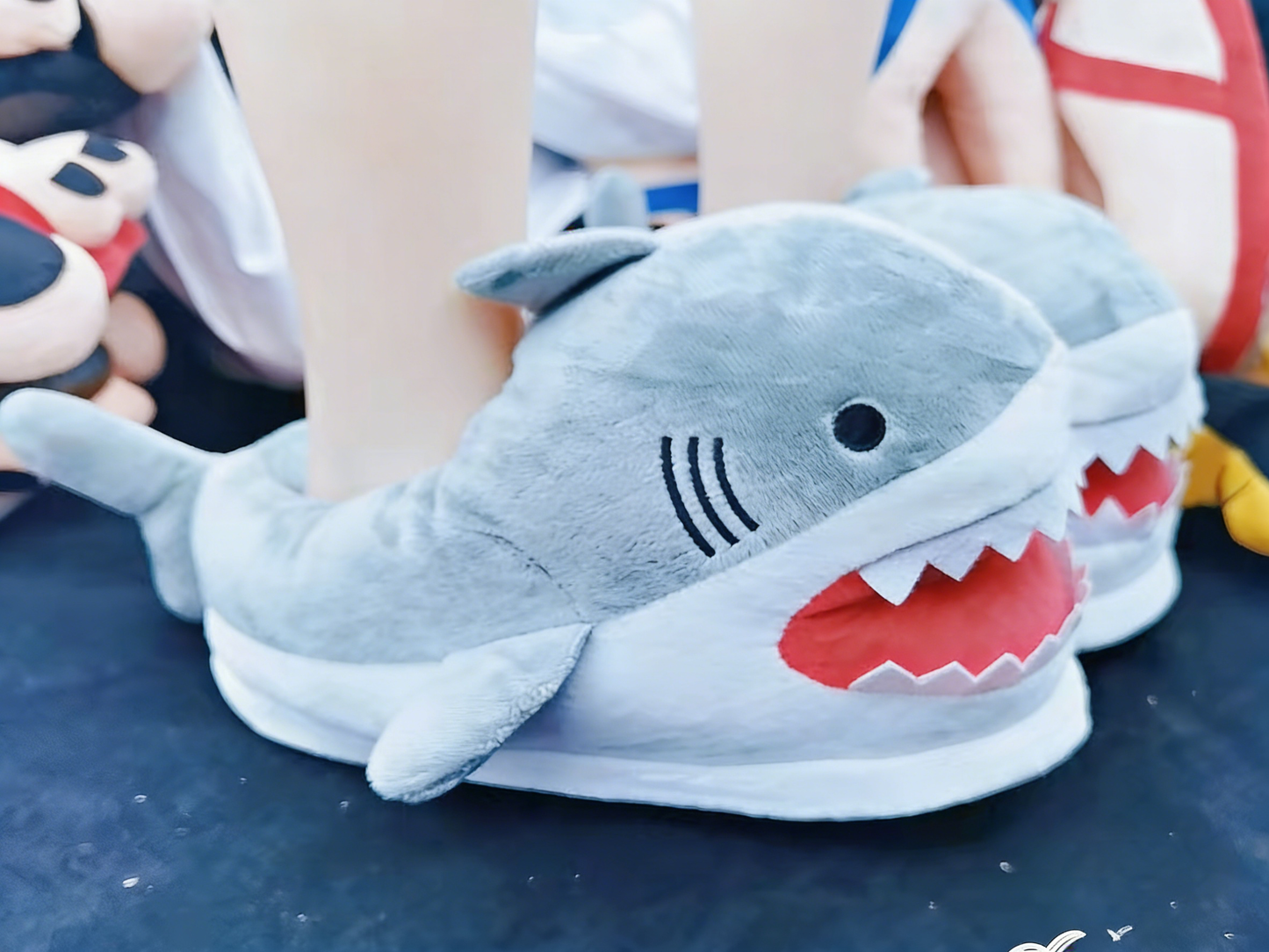 Three-dimensional shark slippers