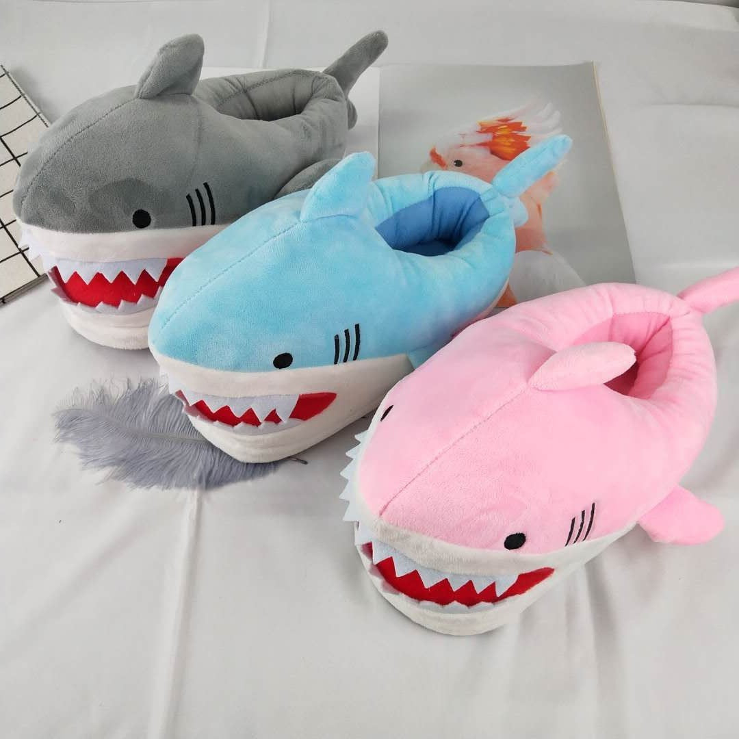 Three-dimensional shark slippers