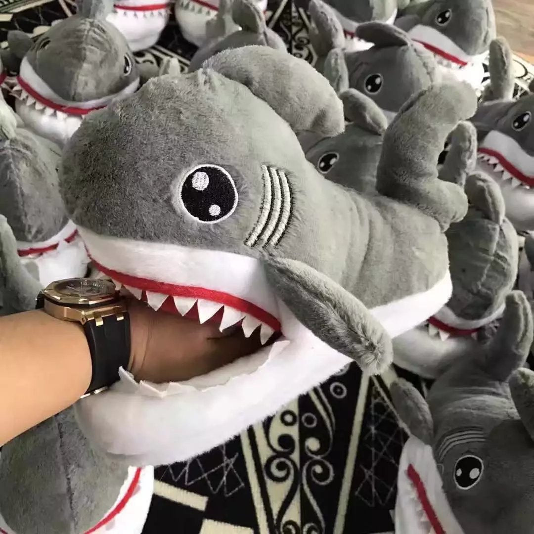 Three-dimensional shark slippers