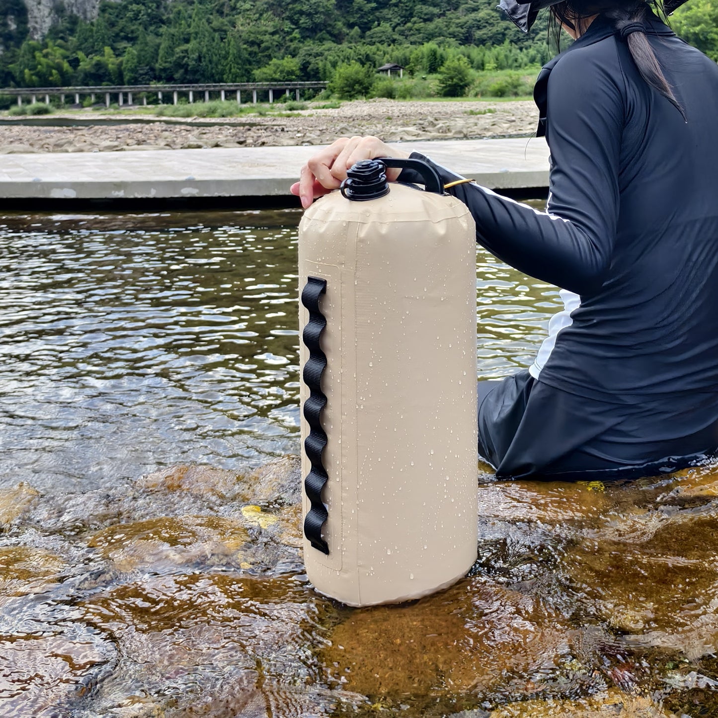 # Multifunctional Outdoor Water Bladder