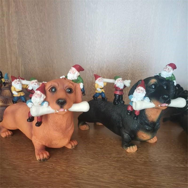 **Resin Dachshund Eating Bone Statue for Garden Decoration**