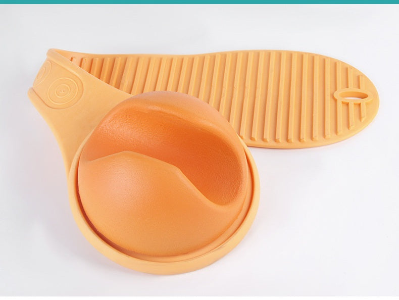 Hands-free silicone bottle holder for breastfeeding