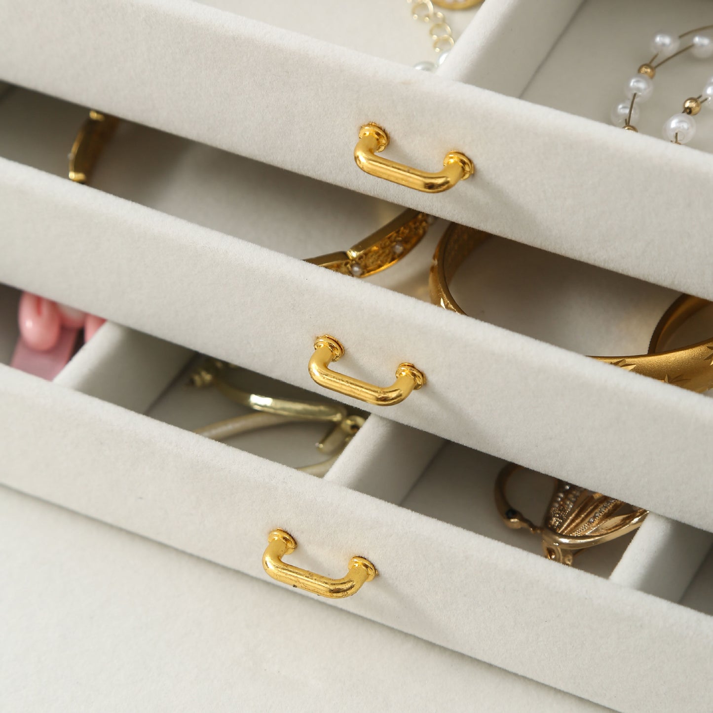 **4-Layer Handheld LED Makeup Mirror Jewelry Organizer**