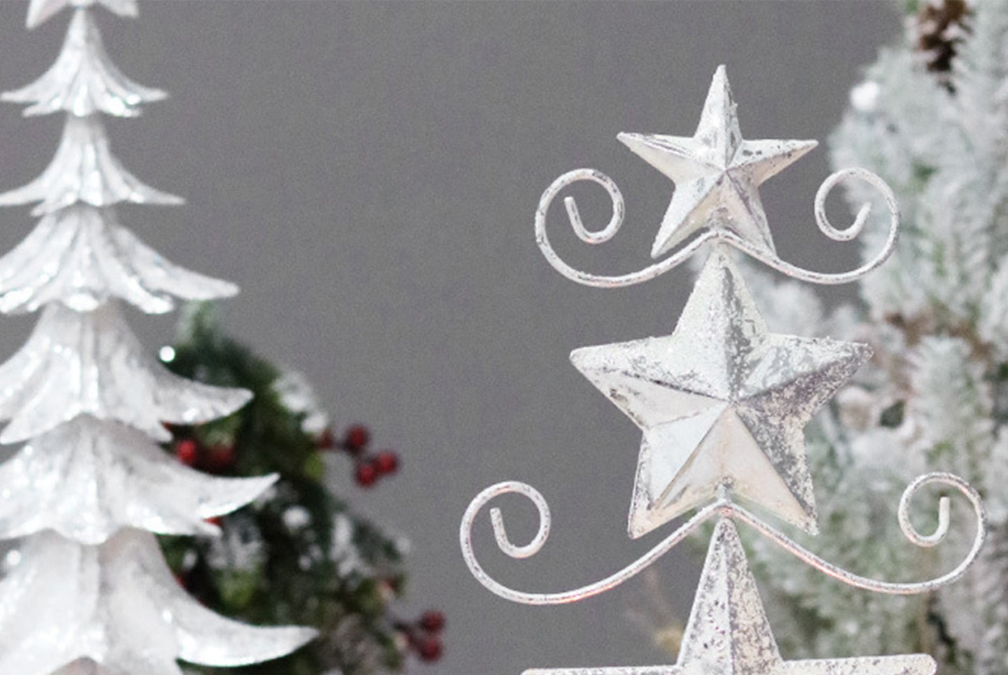 **Wrought Iron Christmas Candle Holder Ornament**