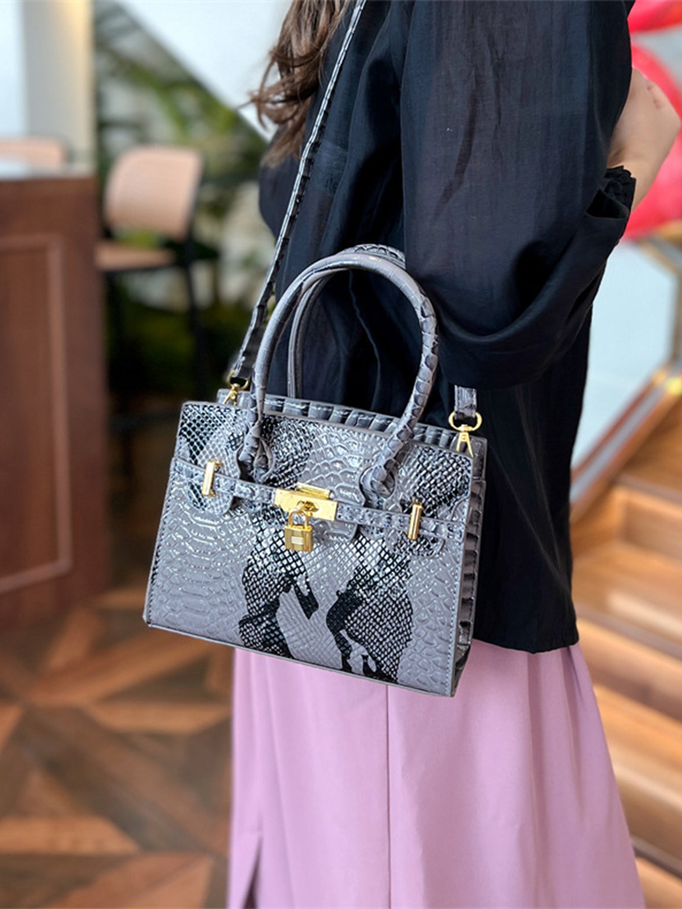 Simple and light luxury Large capacity crocodile pattern handbag