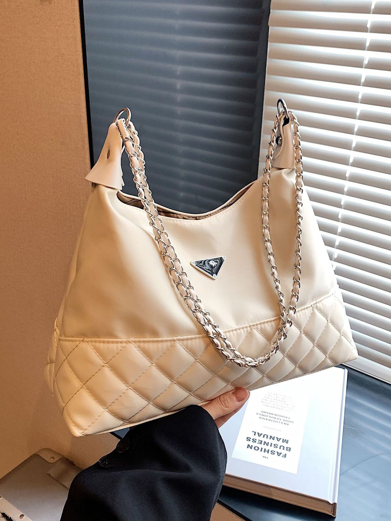 Stylish & Spacious Women's Tote Bag – Perfect for Work & Leisure - 2 Colors