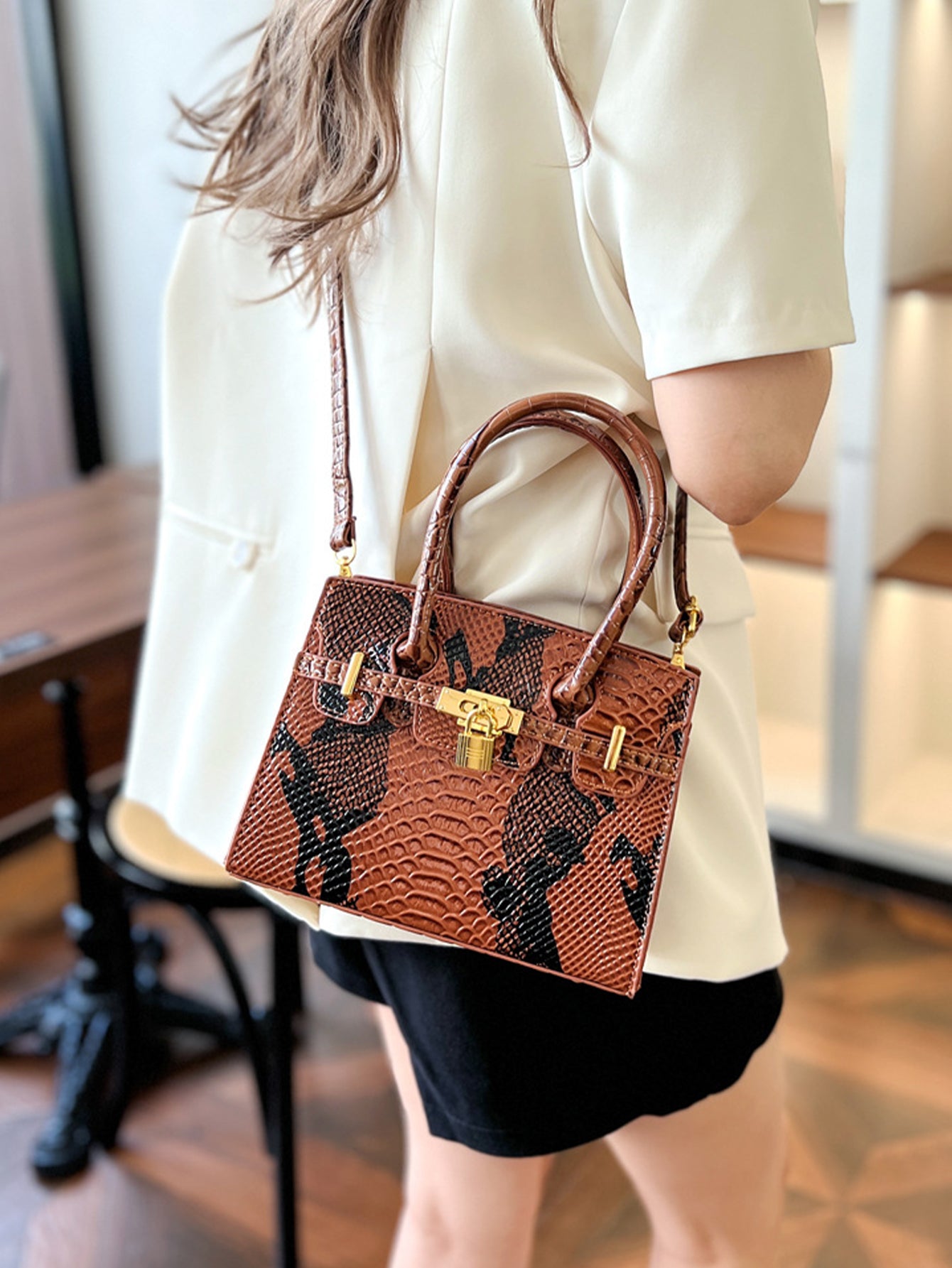 Simple and light luxury Large capacity crocodile pattern handbag