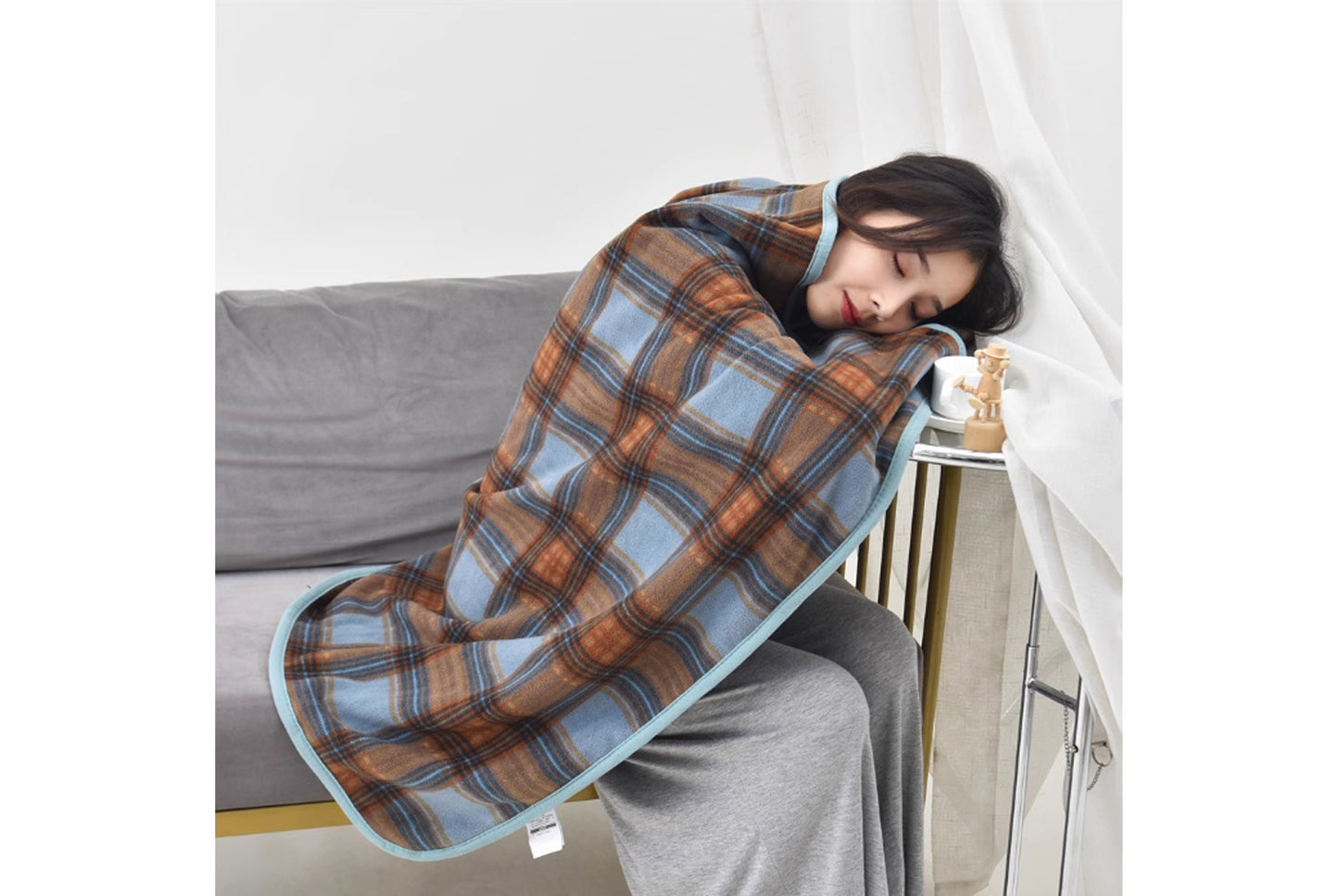 Multifunctional Flannel Shawl Blanket