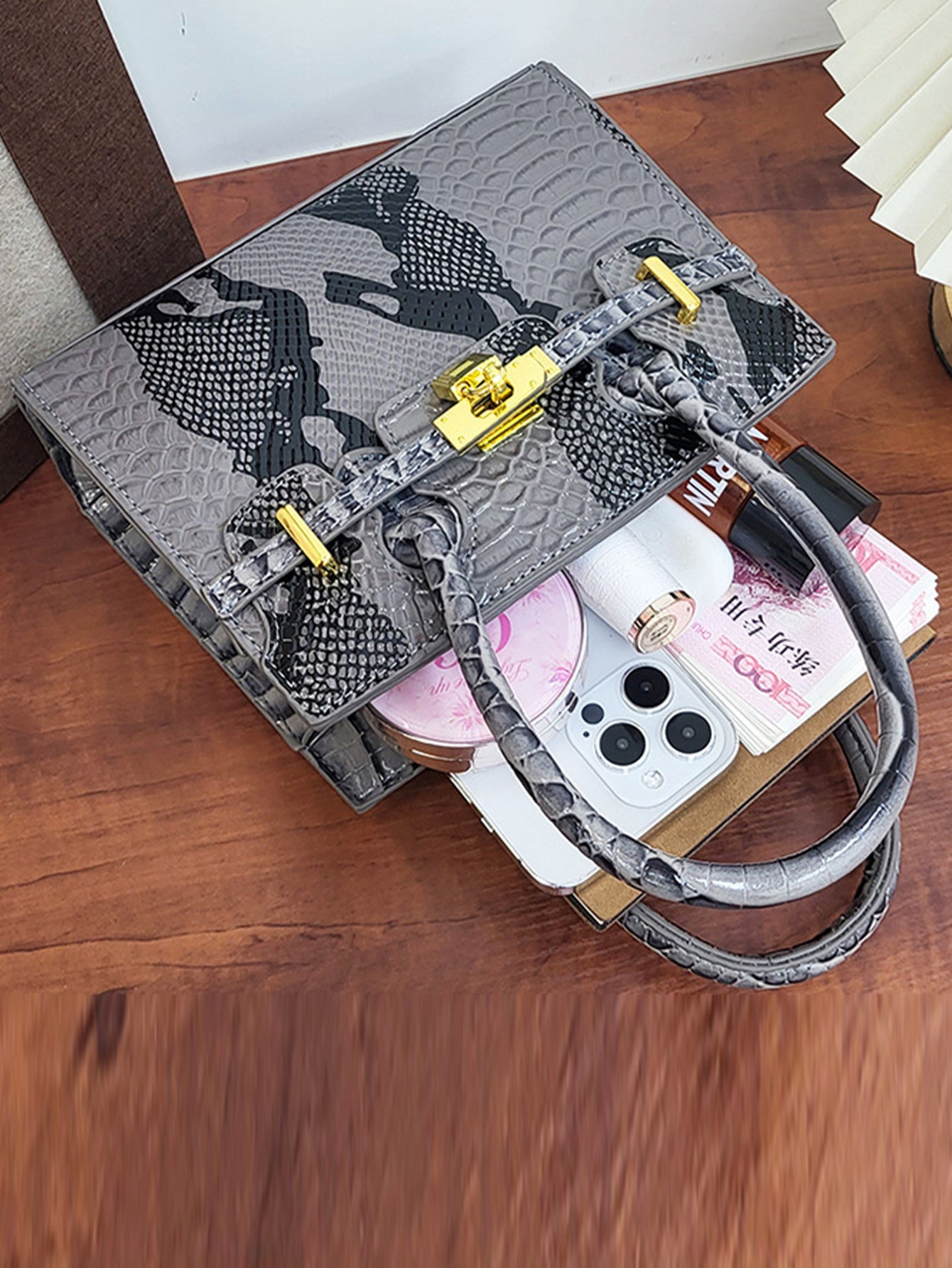 Simple and light luxury Large capacity crocodile pattern handbag