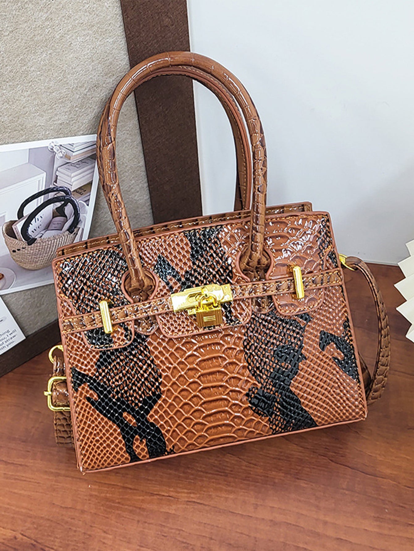 Simple and light luxury Large capacity crocodile pattern handbag