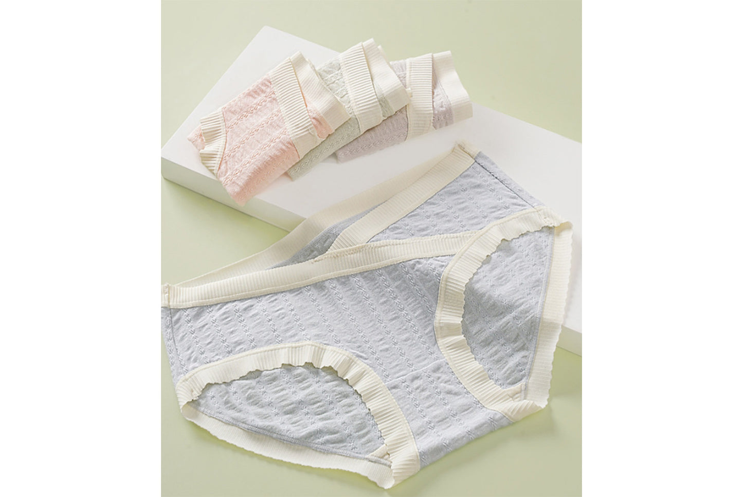 **Comfortable, Breathable, Low-Rise, Large-Size Seamless Maternity Briefs**