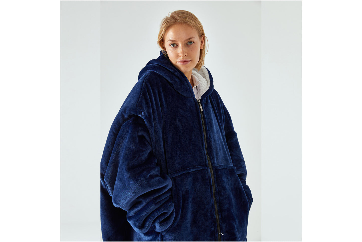 **Extra Long Zippered Lazy Blanket (Light Gray/Dark Blue)**