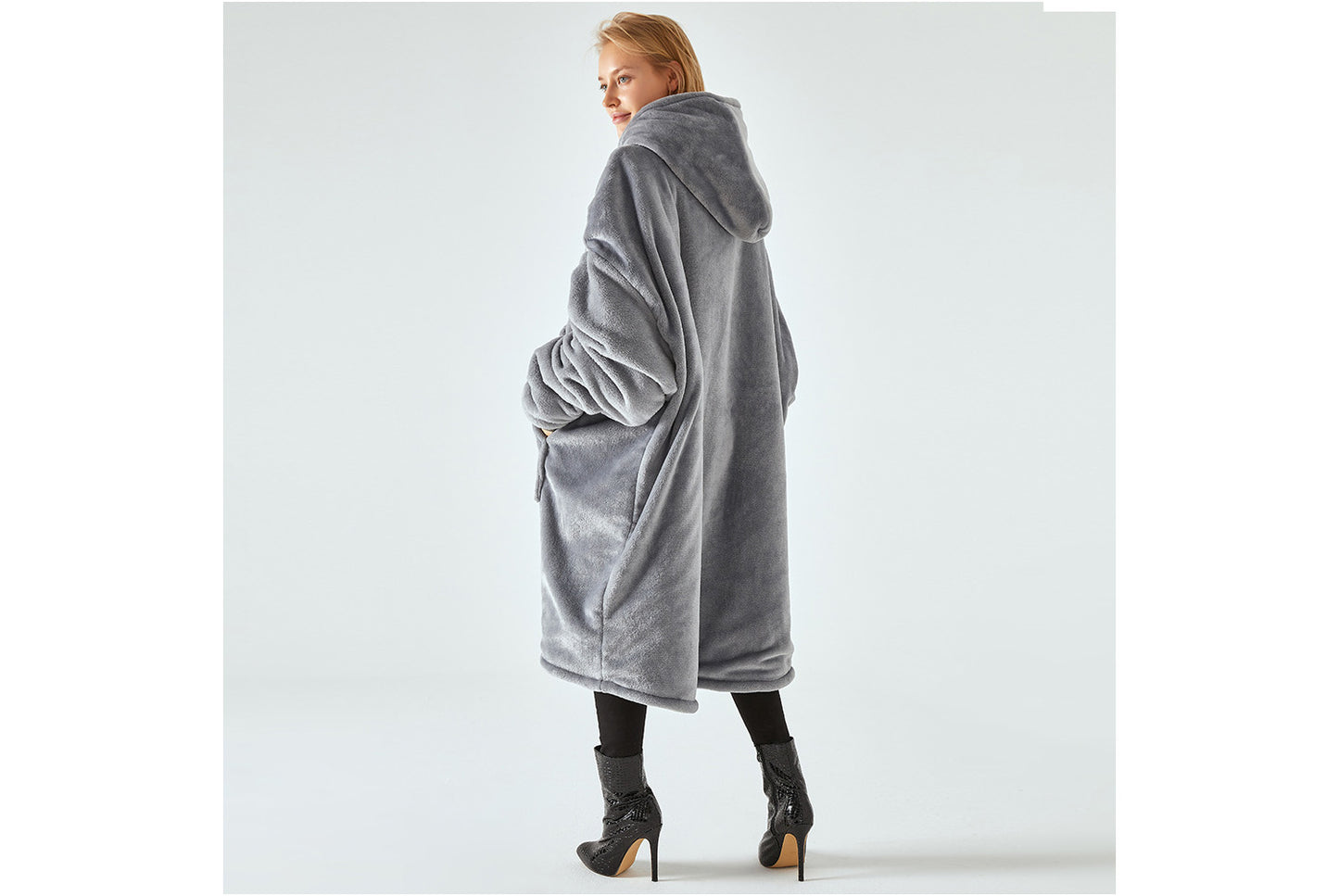 **Extra Long Zippered Lazy Blanket (Light Gray/Dark Blue)**