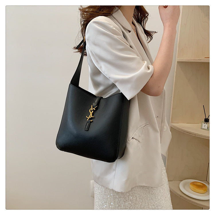 # Trendy Large-Capacity Bucket Bag (Shoulder/Crossbody)