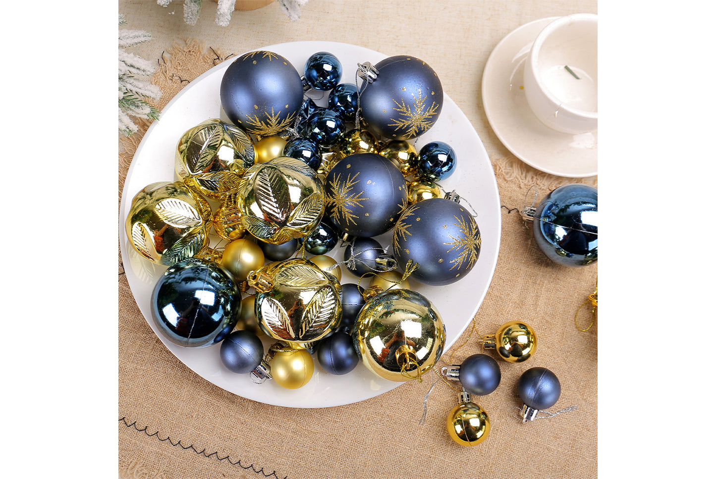 *Electroplating Shaped Christmas Ball Pendant