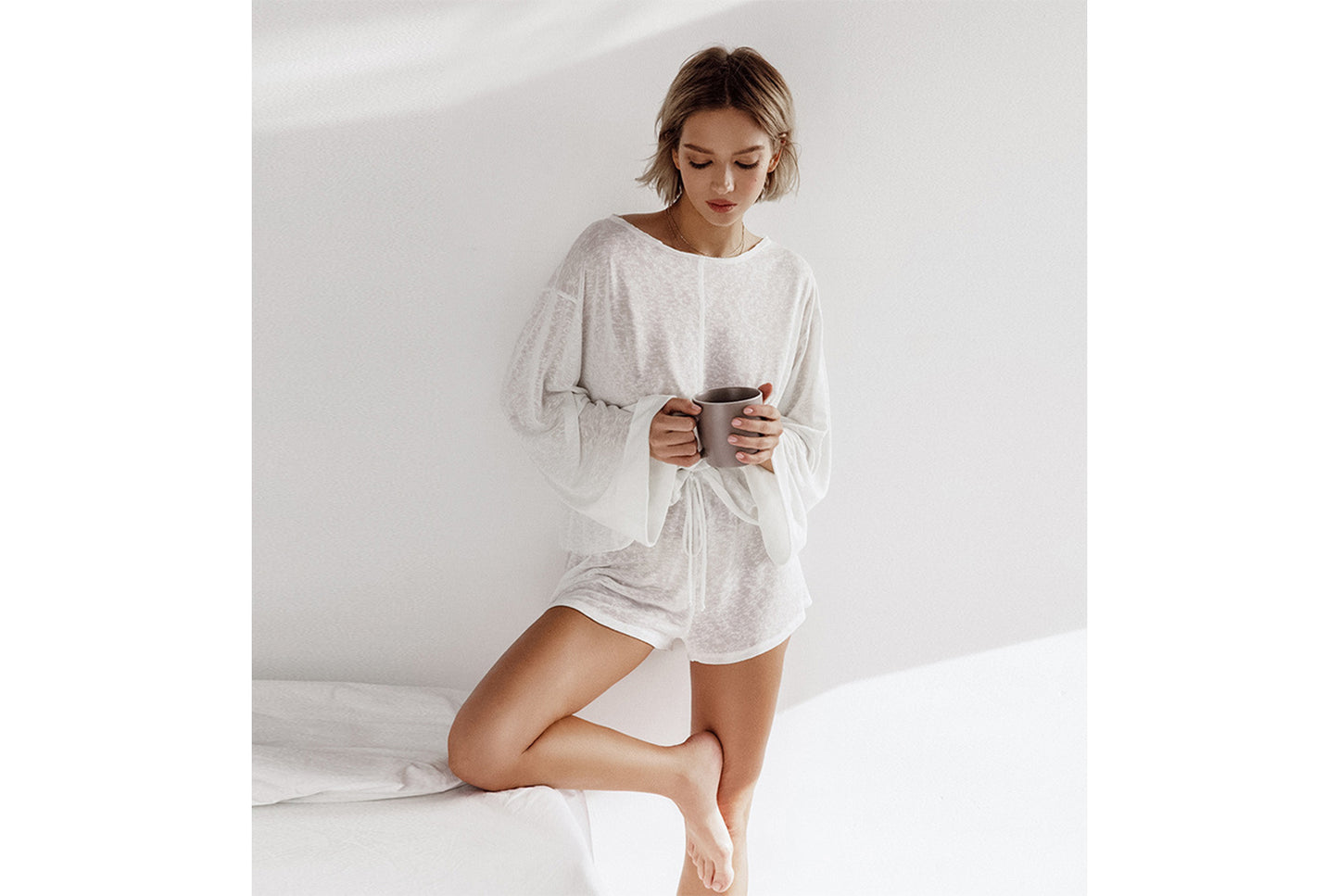 **Comfortable Rayon Long-Sleeved Shorts Pajama Two-Piece Set**