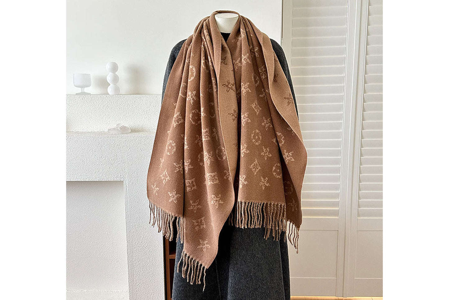 **Double-Sided Jacquard Tassel Scarf - Winter Warmth and Shawl Function**