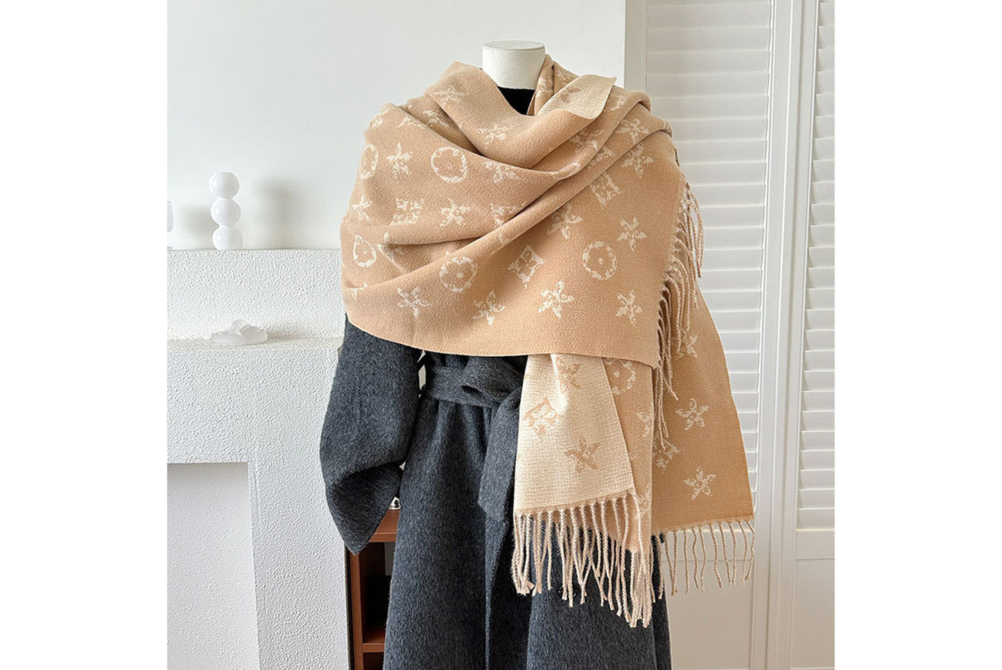 **Double-Sided Jacquard Tassel Scarf - Winter Warmth and Shawl Function**