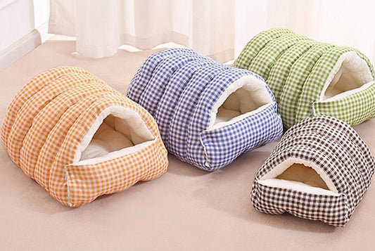 **Winter Warm Enclosed Pet Bed**