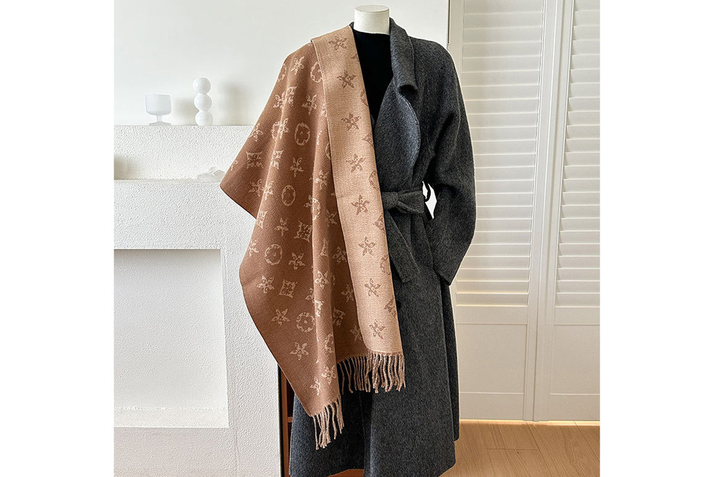 **Double-Sided Jacquard Tassel Scarf - Winter Warmth and Shawl Function**