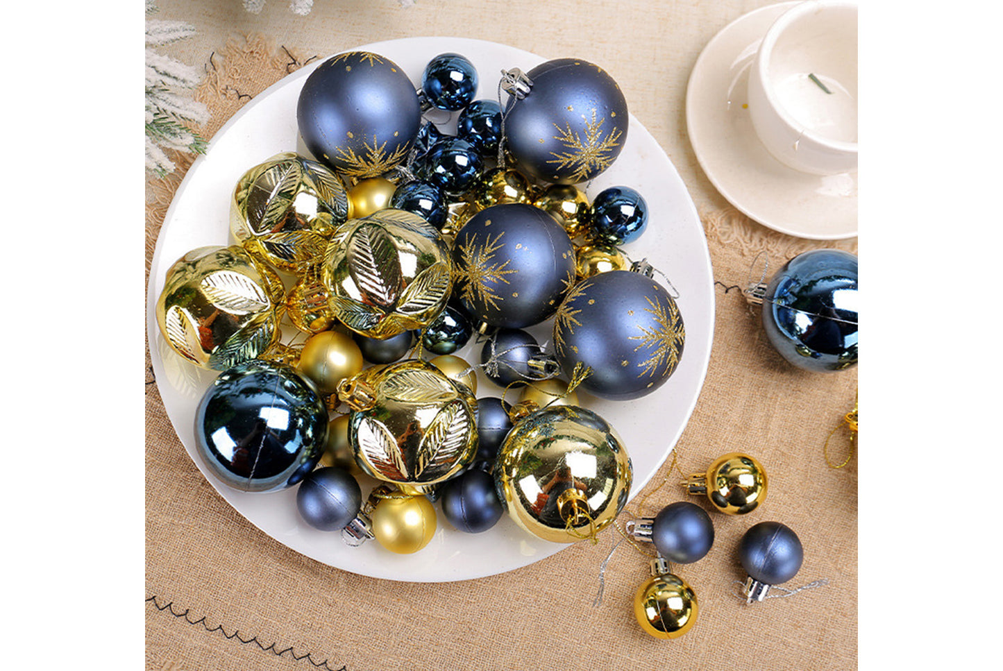 *Electroplating Shaped Christmas Ball Pendant