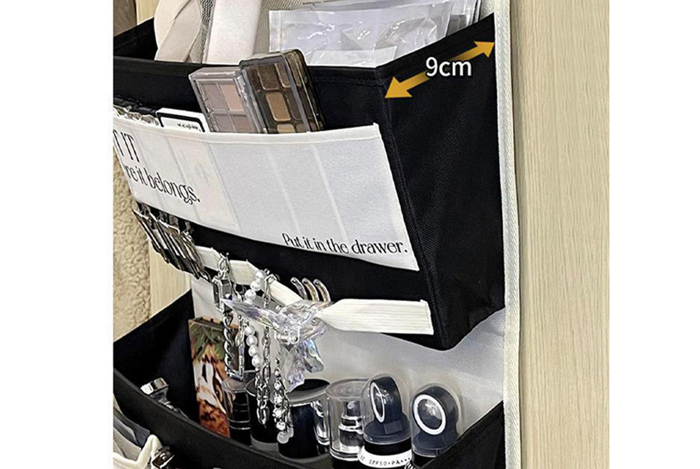 Dormitory wall-mounted storage bag