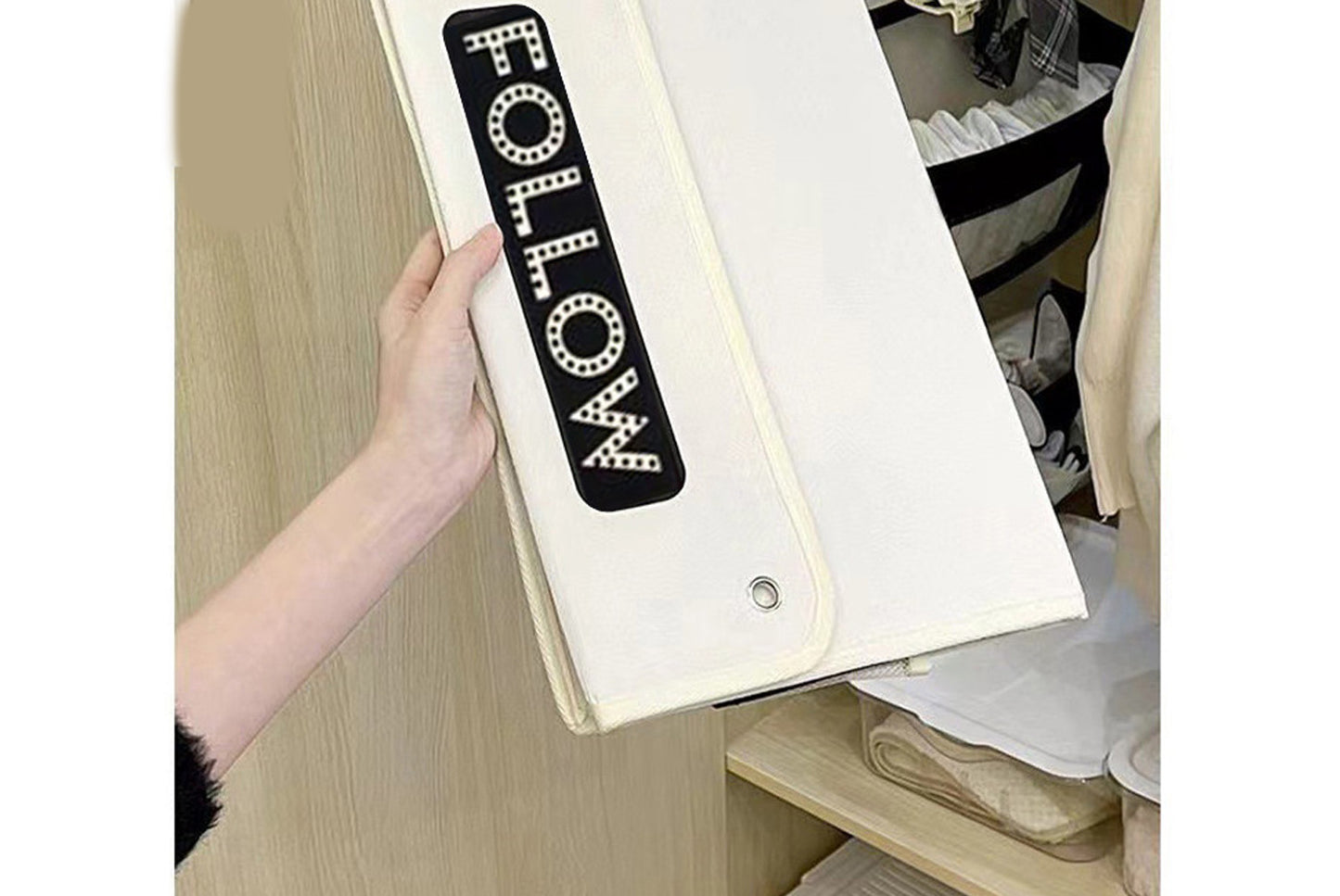 Dormitory wall-mounted storage bag
