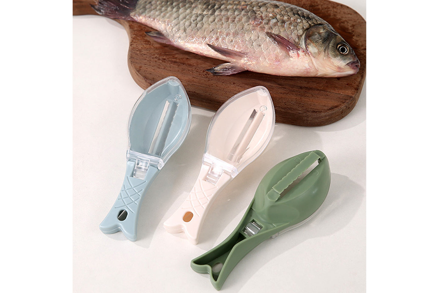 Household fish scaler with lid