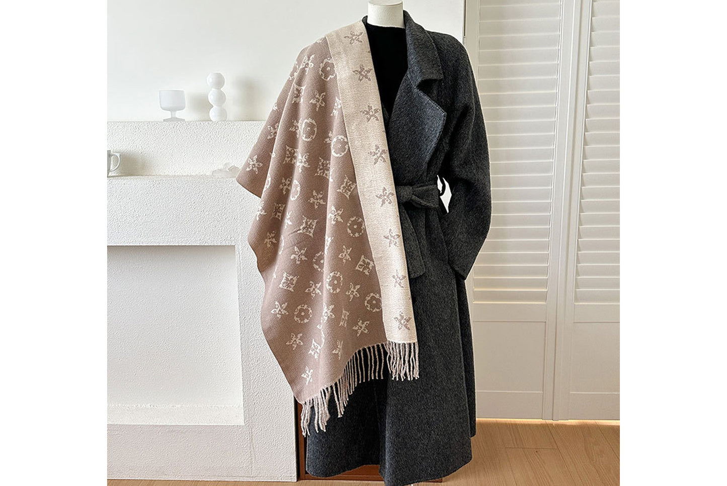 **Double-Sided Jacquard Tassel Scarf - Winter Warmth and Shawl Function**