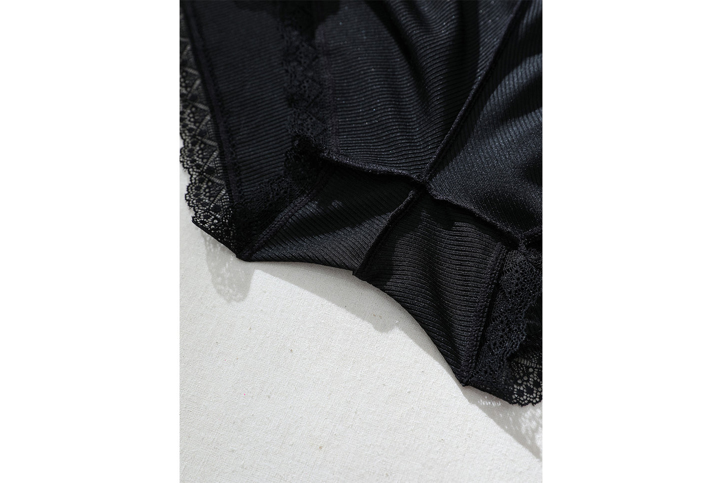 **Sexy and Versatile Suspender Set, Slim-Fitting Short Lace Bra**