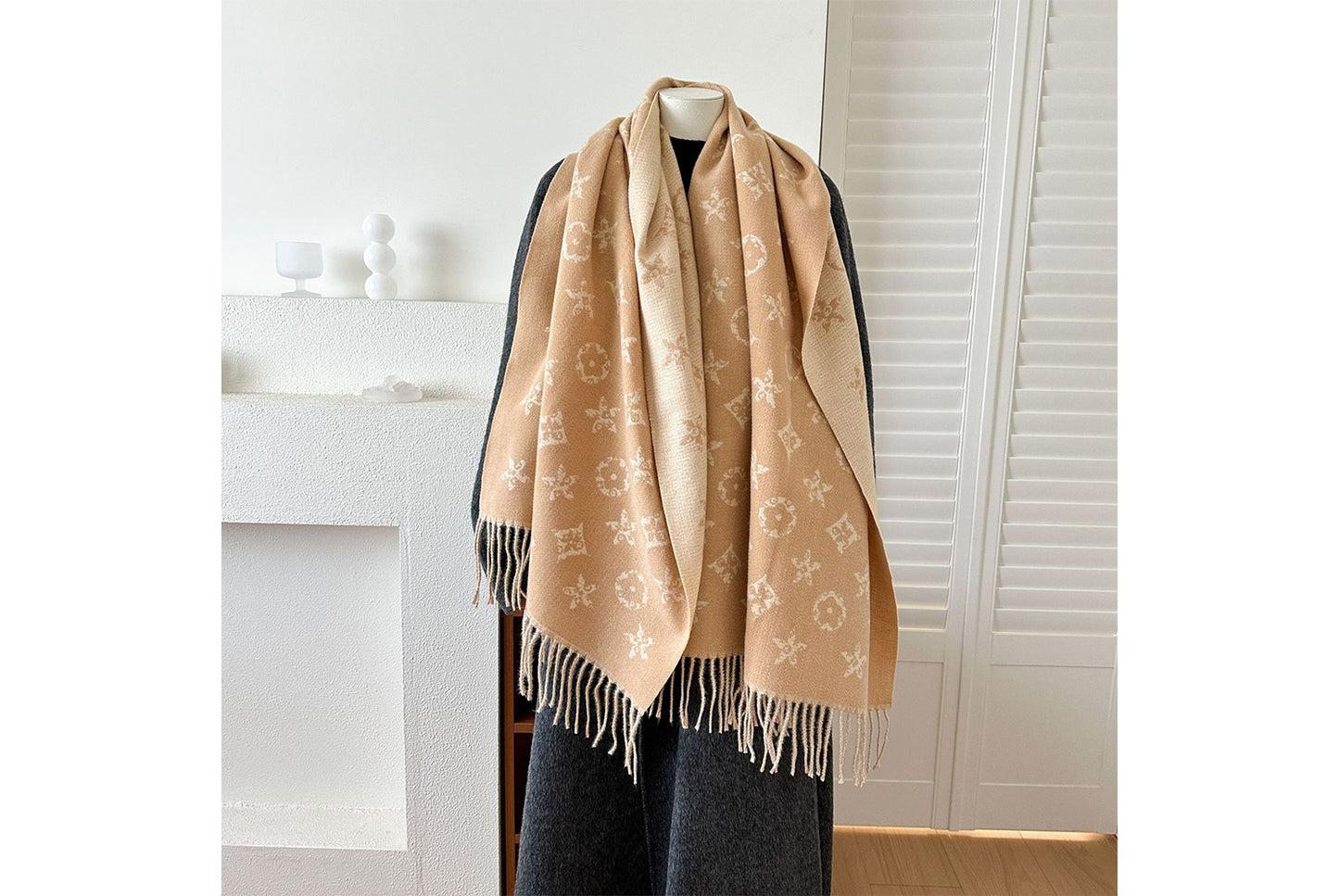 **Double-Sided Jacquard Tassel Scarf - Winter Warmth and Shawl Function**