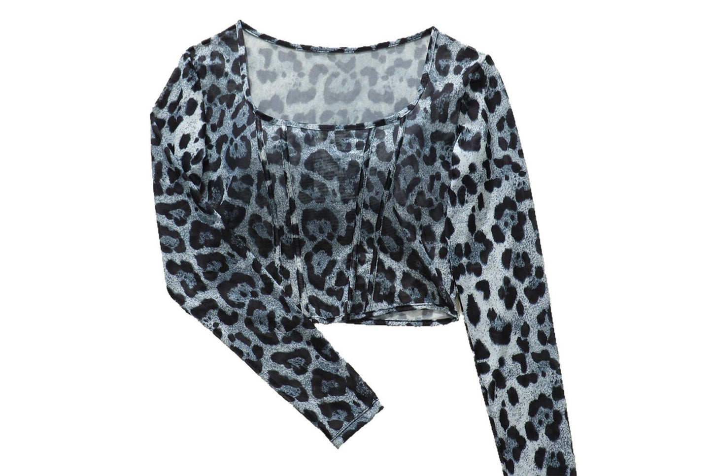**Girl-inspired Leopard Print Cropped T-shirt, a versatile spring base**
