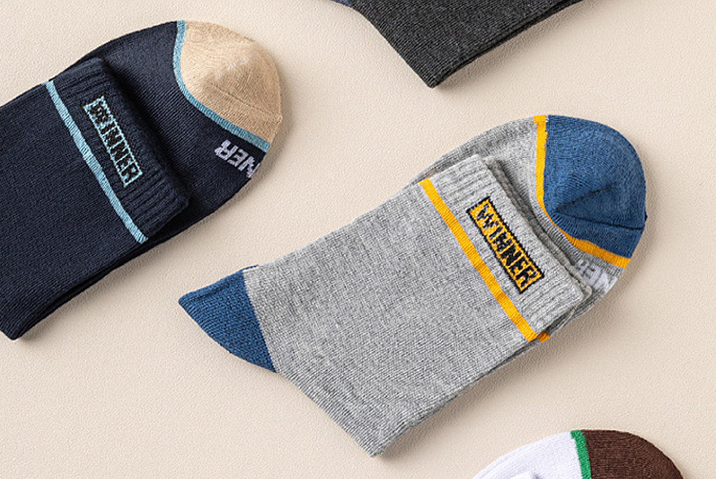 Men's Solid Color Letter Mid-Calf Sports Socks