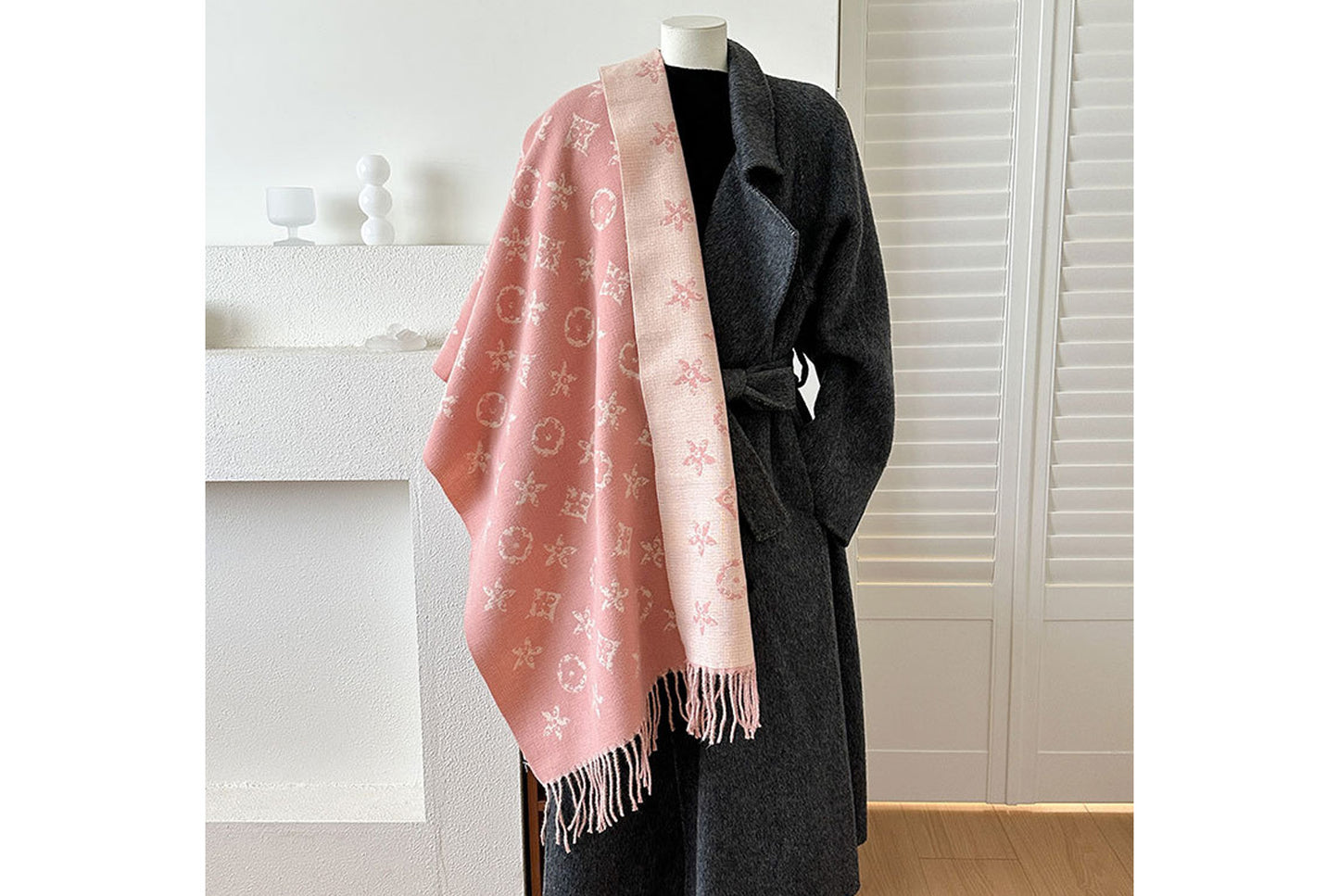 **Double-Sided Jacquard Tassel Scarf - Winter Warmth and Shawl Function**
