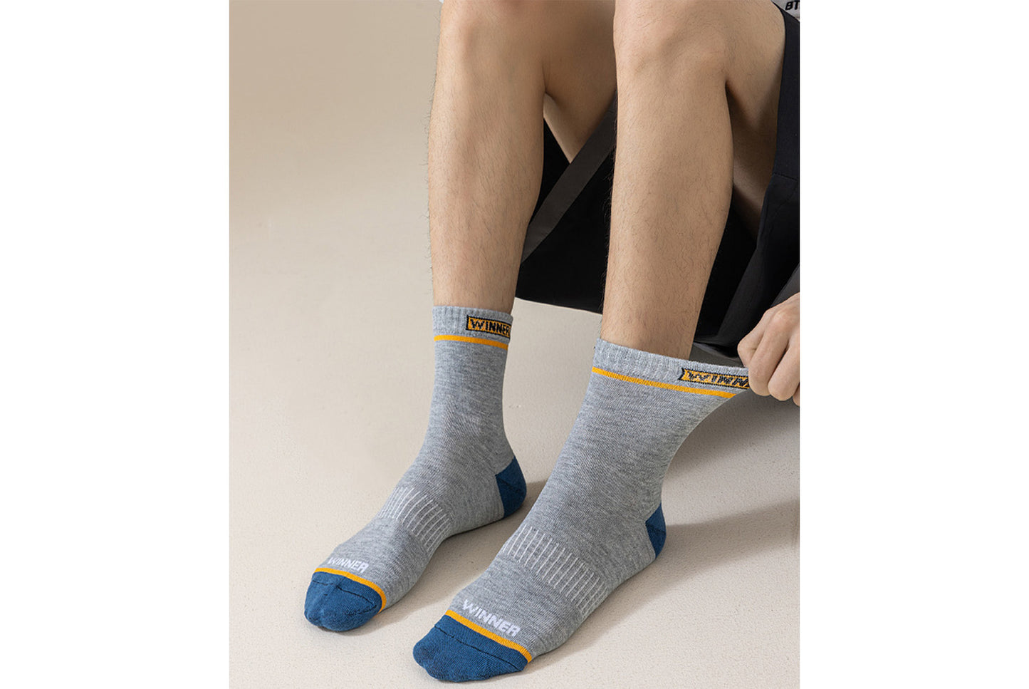 Men's Solid Color Letter Mid-Calf Sports Socks